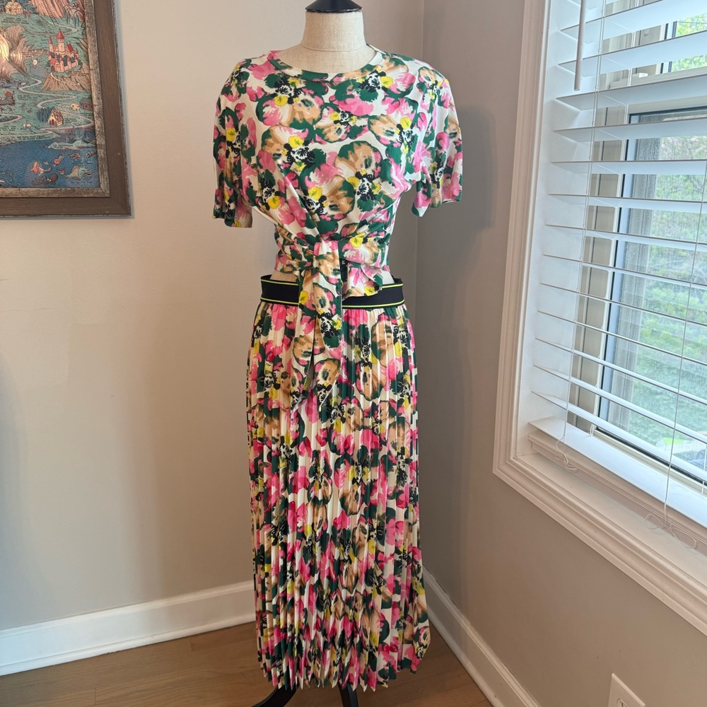 Le Superbe Warhol Floral Pleated Skirt & Tied Up Tee Size XS